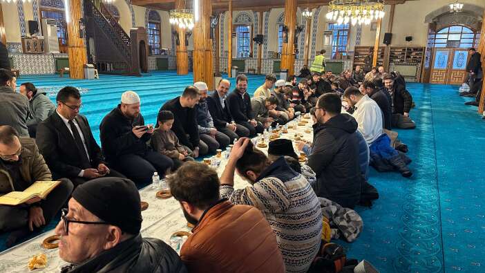 baskan-altay-konyadaki-ummet-iftarinin-bereketine-ortak-oldu