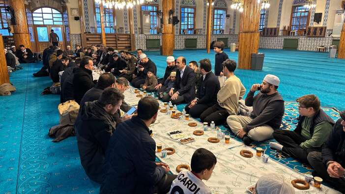 baskan-altay-konyadaki-ummet-iftarinin-bereketine-ortak-oldu