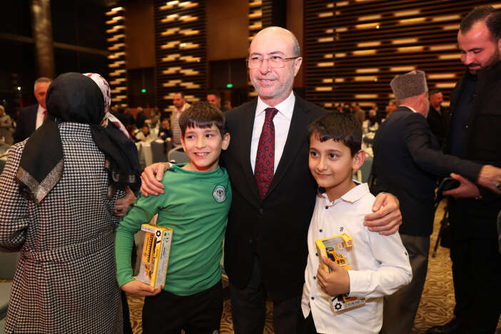 baskan-pekyatirmaci-ramazanin-bereketini-konyalilarla-paylasiyor