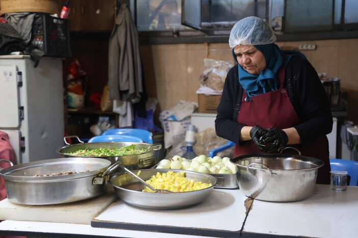 emekli-sema-ogretmen-konyada-kimsesizlerin-annesi-oldu