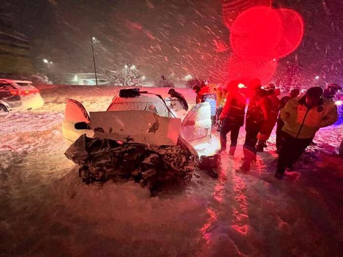 iki-otomobil-kafa-kafaya-carpisti-2si-cocuk-7-yarali