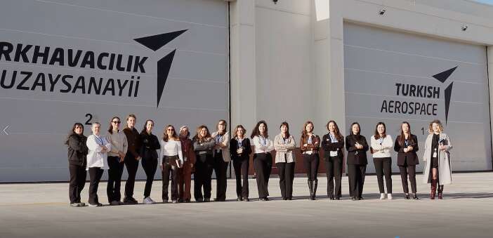 milli-muharip-ucak-kaana-kadin-eli-degdi