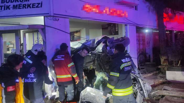 otomobil-lastikciye-carpti-1i-agir-3-yarali-var