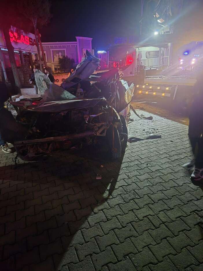 otomobil-lastikciye-carpti-1i-agir-3-yarali-var