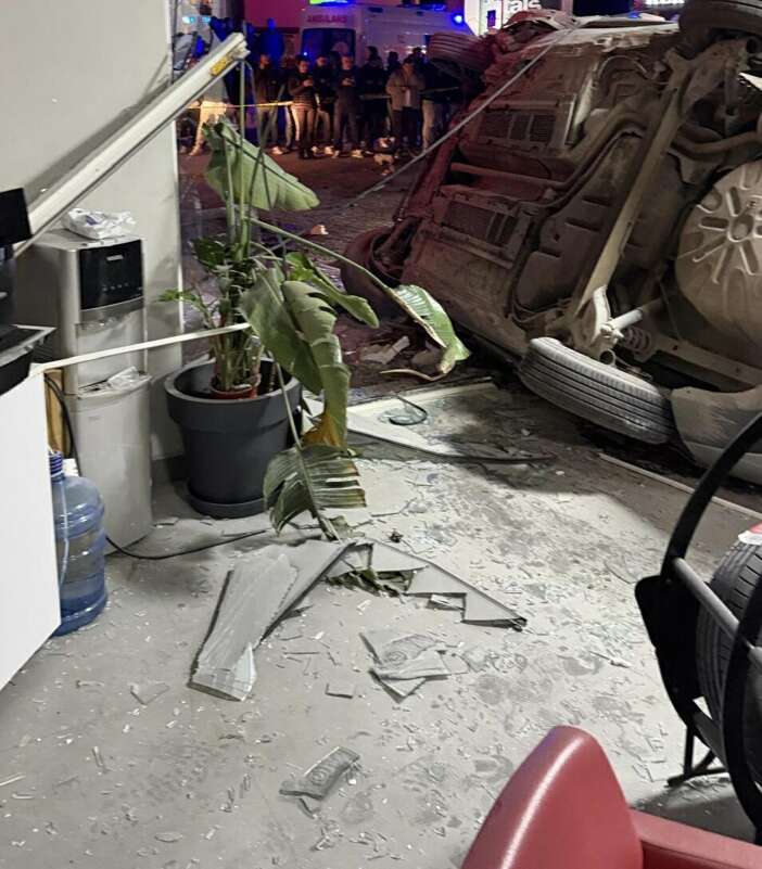 otomobil-lastikciye-carpti-1i-agir-3-yarali-var