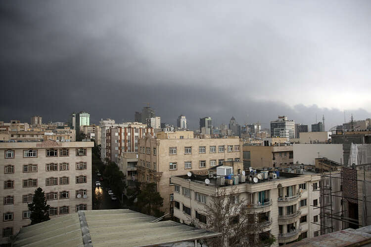 petrol-depolari-vuruldu-tahran-karanliga-gomuldu