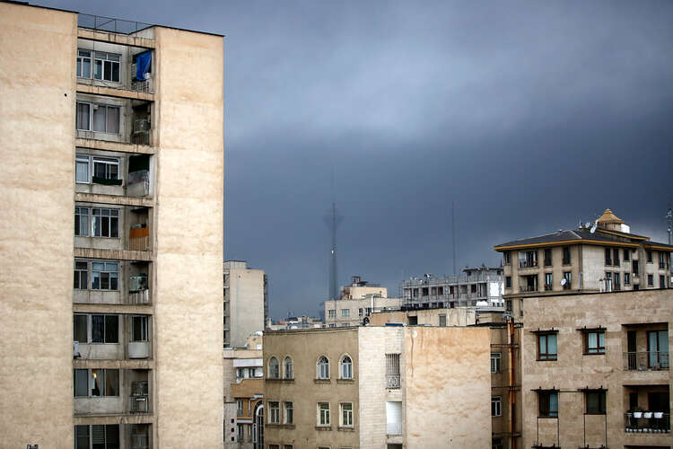 petrol-depolari-vuruldu-tahran-karanliga-gomuldu