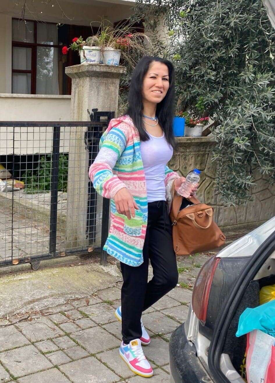 8-mart-kadinlar-gununde-kocasinin-katlettigi-sermin-bacak-topraga-verildi