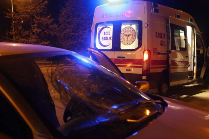 konyada-otomobil-yayaya-carpti