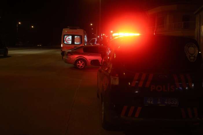 konyada-otomobil-yayaya-carpti