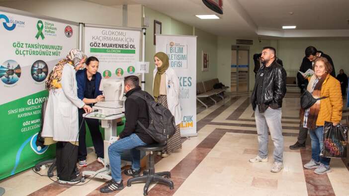 selcuk-tipta-kurulan-stantta-goz-tansiyonu-olcumu-basladi