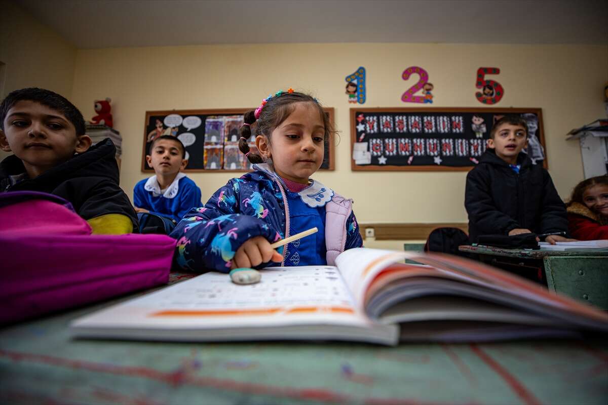 torunu-ogretmeni-oldu-70-yasinda-okuma-yazma-ogreniyor