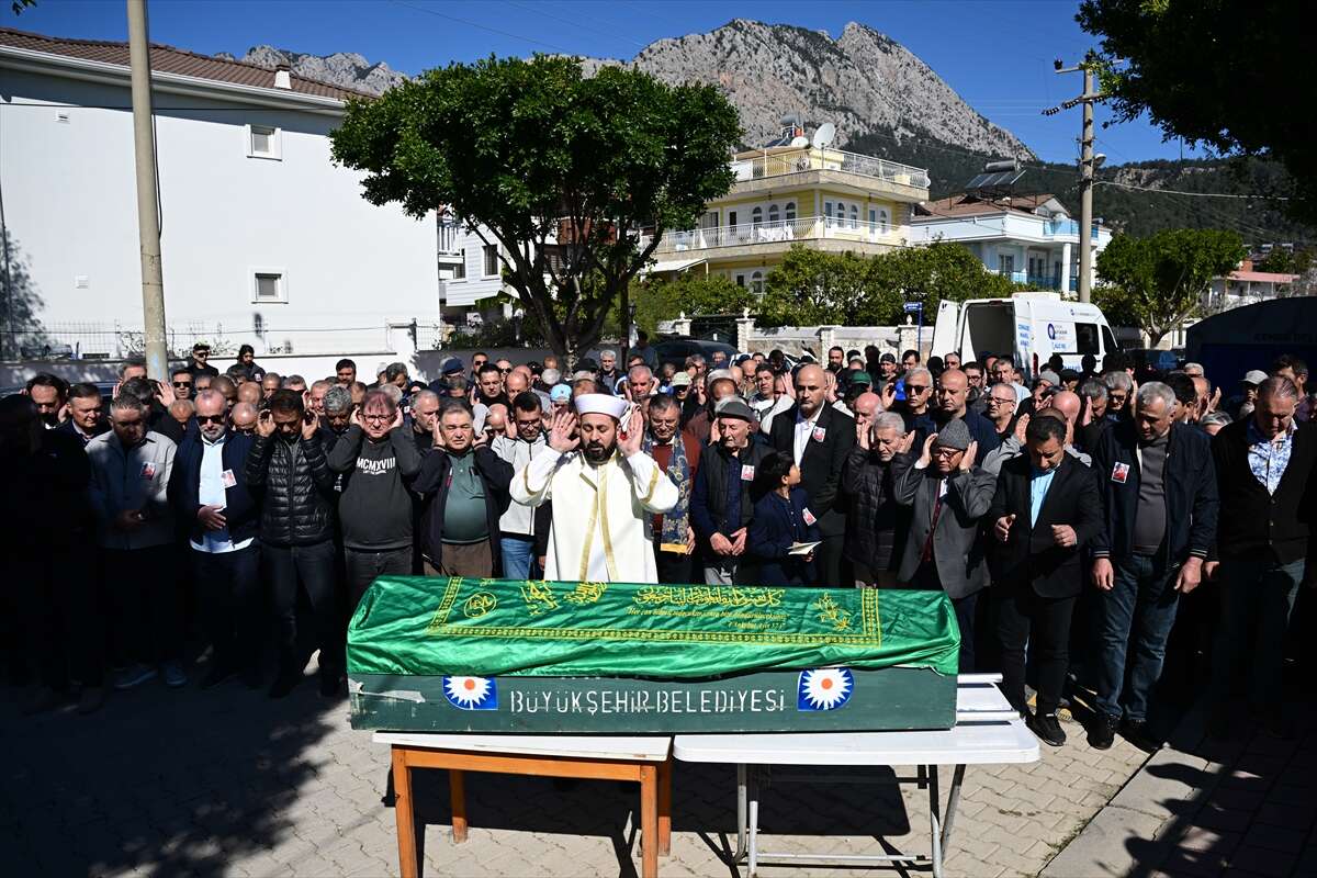 hayatini-kaybeden-teknik-direktor-engin-firat-topraga-verildi