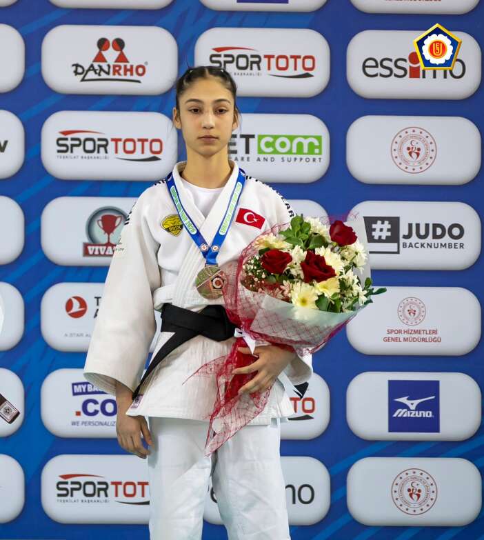 konya-buyuksehir-belediyespor-her-alanda-basarisini-zirveye-tasiyor