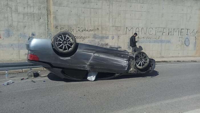 konyada-otomobil-alt-gecitte-takla-atti-4-yarali-var