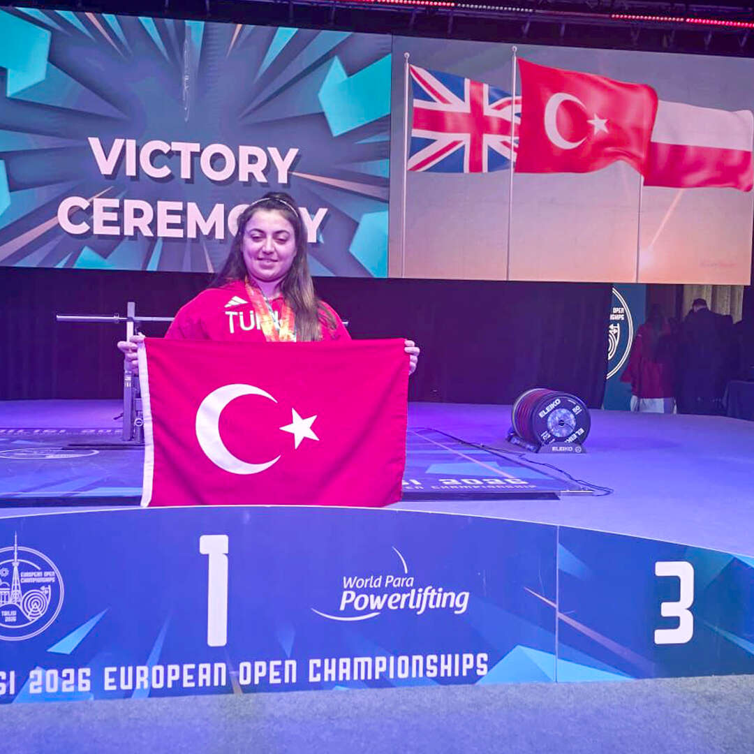 meram-belediyesporun-milli-haltercisi-sibel-camdan-gururlandiran-basari