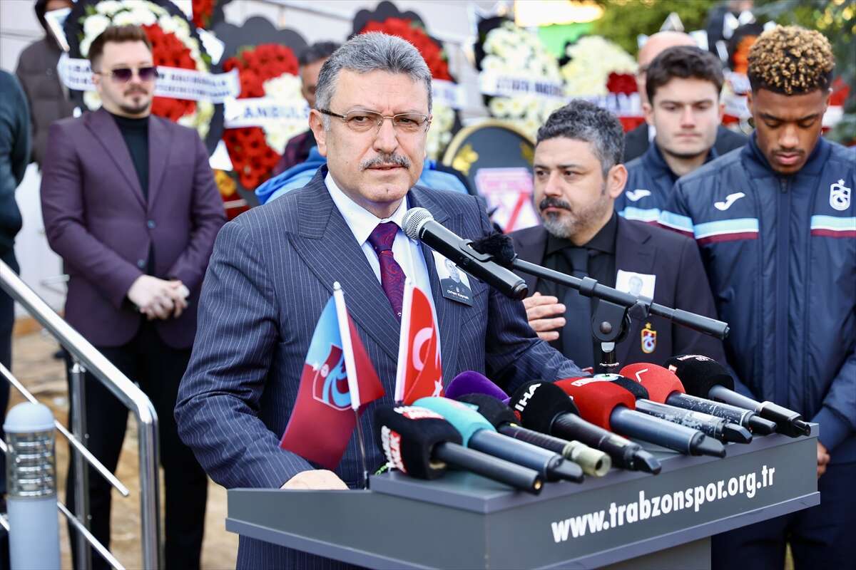 trabzonsporun-vefat-eden-yardimci-antrenoru-orhan-kaynak-topraga-verildi