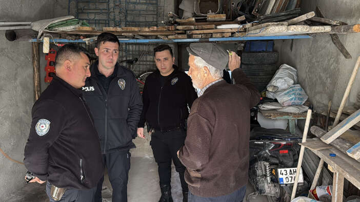 babasinin-catidan-attigi-insaat-demiri-b-1207802-359164