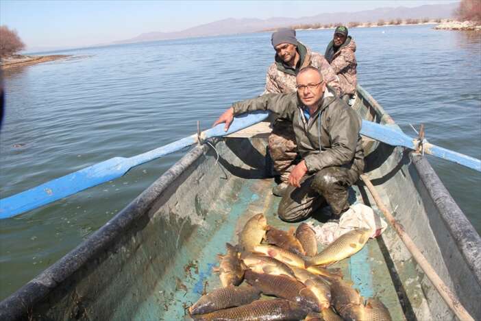 bereket-fiskiriyor-konyadaki-bu-golde-gunluk-balik-avi-1-tona-cikti