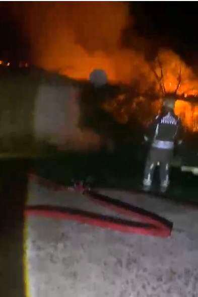 esi-ve-cocuklarini-yangindan-kurtarmak-isterken-oldu