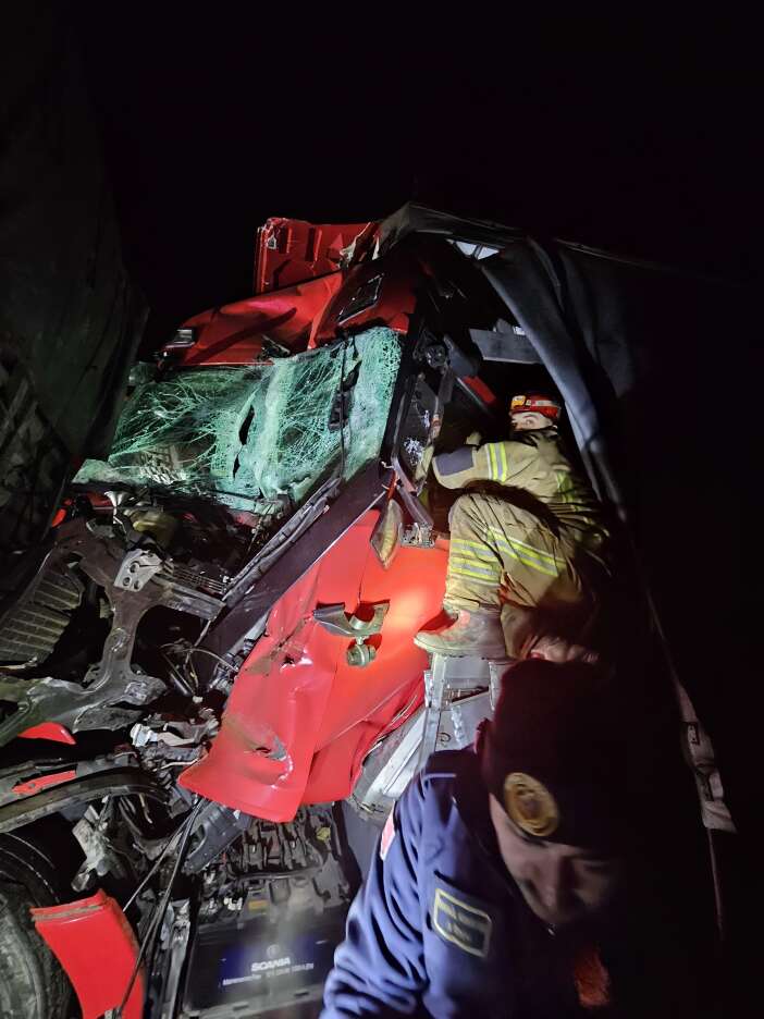 iki-tir-carpisti-sahin-isgoren-hayatini-kaybetti