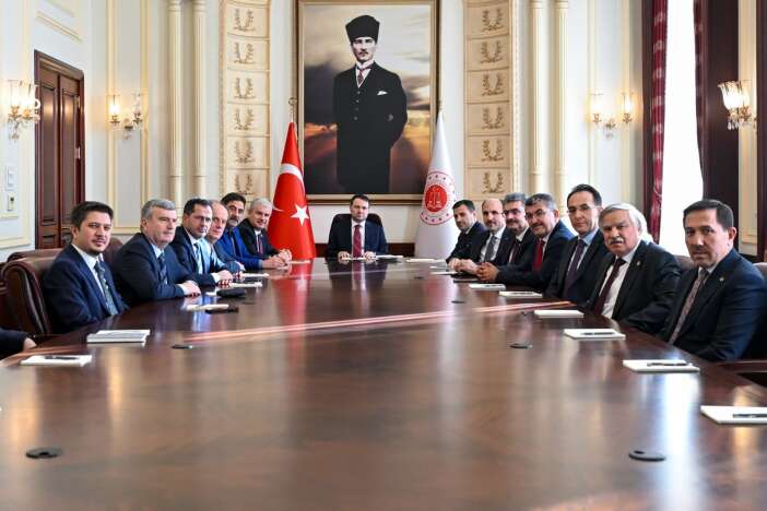 konya-heyetinden-bakan-gurleke-ziyaret