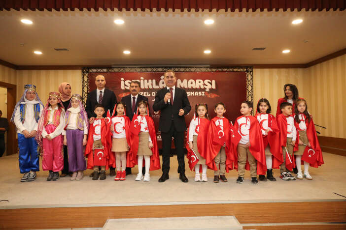 konyali-minikler-istiklal-marsini-guzel-okumak-icin-yaristi