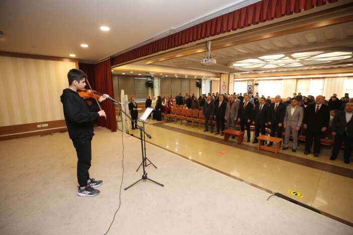 konyali-minikler-istiklal-marsini-guzel-okumak-icin-yaristi