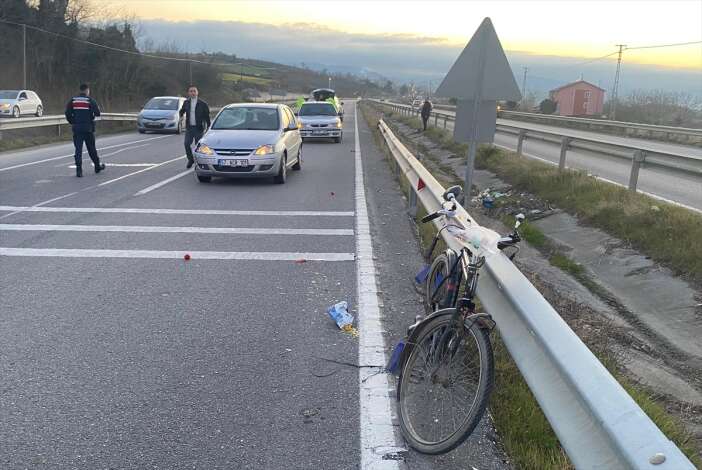 otomobilin-carptigi-bisikletli-adamdan-geriye-ayakkabisinin-teki-kaldi