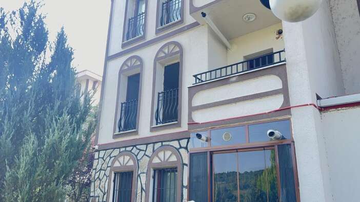 annesini-ve-anneannesini-oldurup-116-parcaya-bolmustu-mahkeme-kararini-verdi