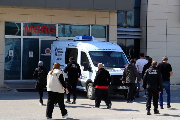 bariyerlere-carpan-34-yasindaki-motosiklet-surucusu-oldu