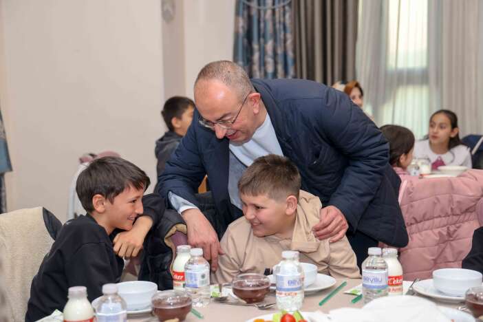 baskan-kavus-konyadaki-cocuklarin-ilk-iftar-heyecana-ortak-oldu