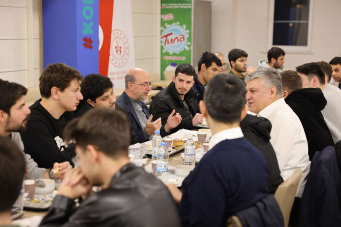 baskan-pekyatirmaci-konyada-yurtta-kalan-ogrencilerle-sahur-yapti