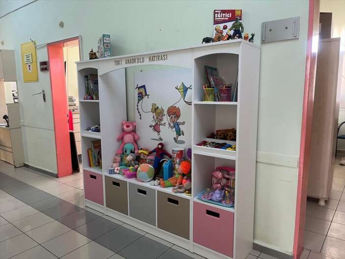 konya-seydisehirde-ogretmenler-hastanede-kitap-ve-oyuncak-dolabi-olusturdu