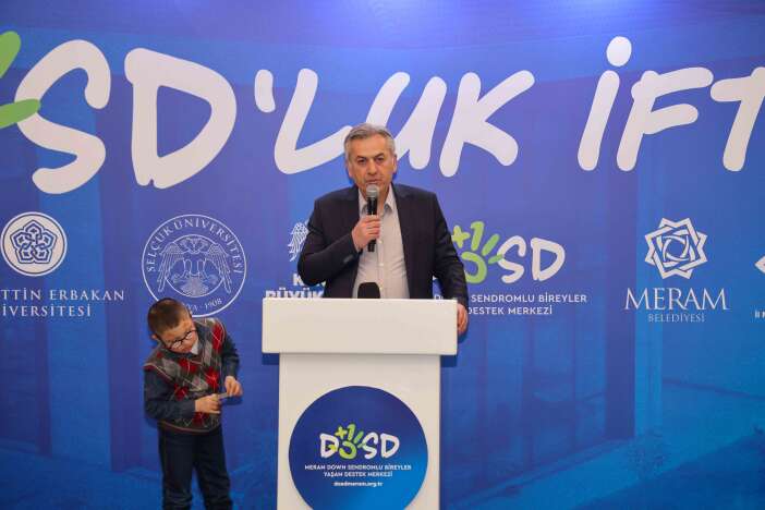 meramin-dosdlari-iftarda-guldu