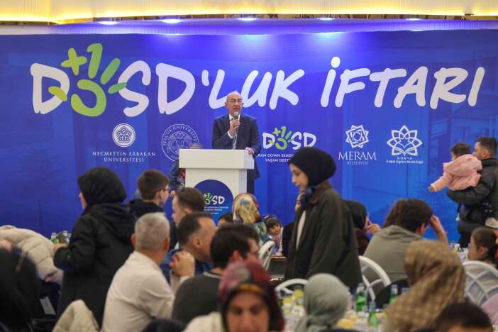 meramin-dosdlari-iftarda-guldu