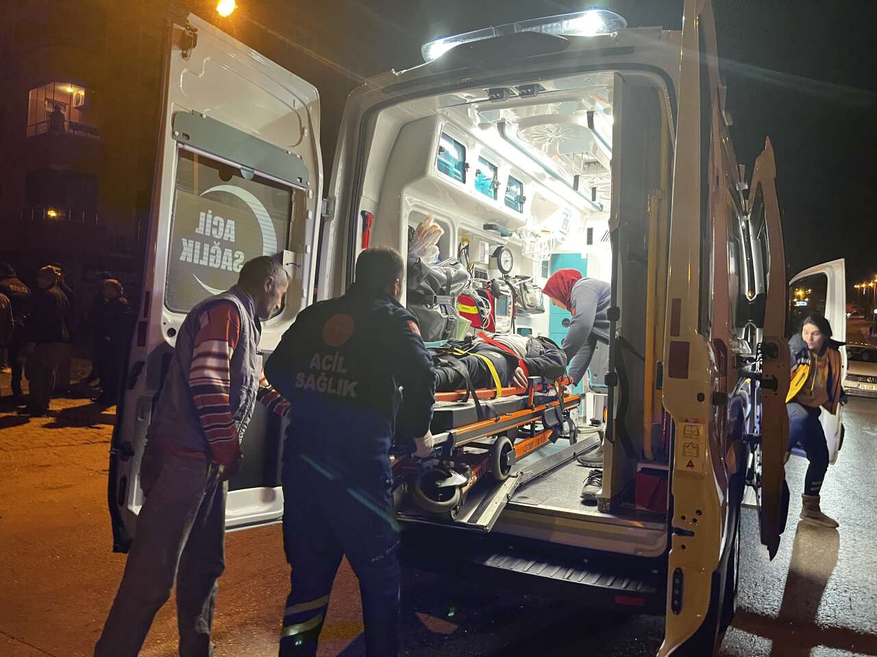 alkollu-surucu-ortaligi-birbirine-katti-5-yarali-var