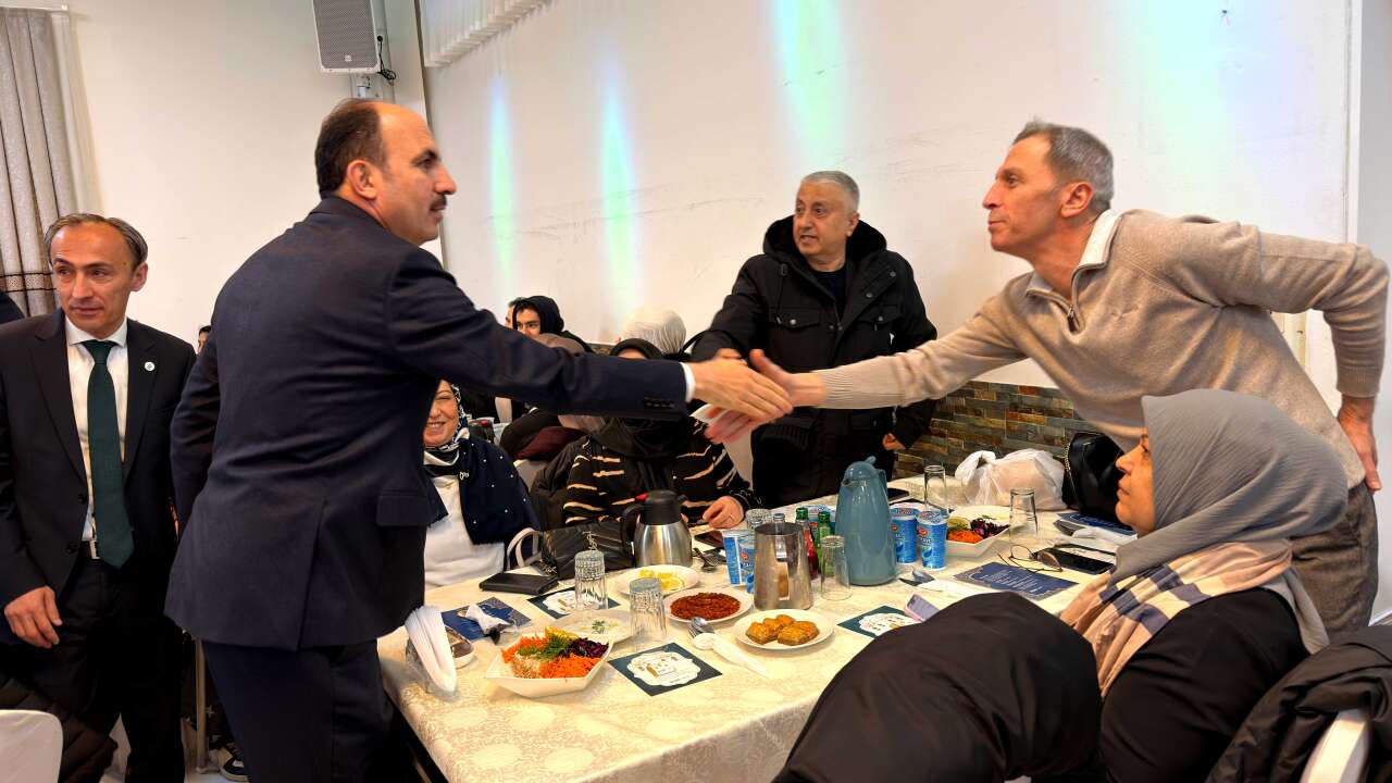 baskan-altay-isvecte-gurbetci-konyalilarla-gonul-koprusu-kurdu