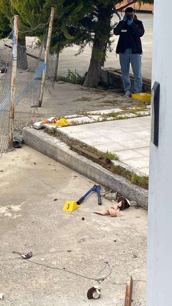 hirsizlik-icin-ciktigi-elektrik-direginde-can-verdi