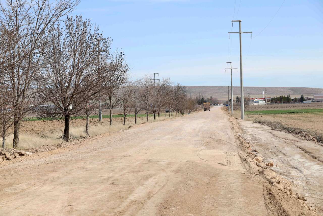 konya-karatayda-kizoren-burunkuyu-yaylasi-yolu-yenileniyor