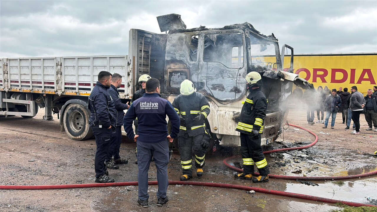 konya-plakali-tirda-yangin-sofor-icindeyken-alev-aldi