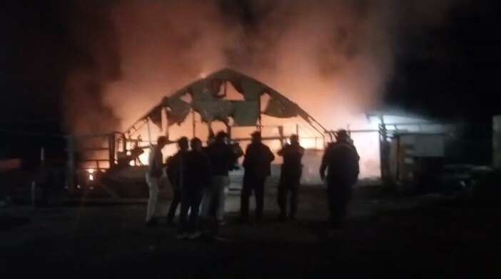 ciftlikte-yangin-faciasi-580-tavuk-civciv-ve-kaz-telef-oldu