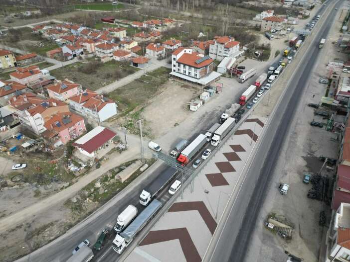 konya-yolunda-bayram-yogunlugu