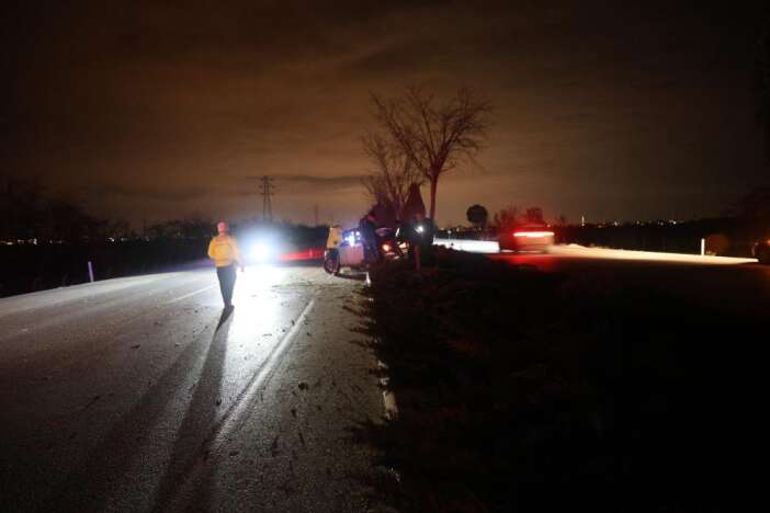 konyada-gece-yarisi-kaza-takla-atan-otomobilden-3-kisi-cikartildi