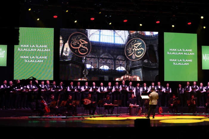 konyadaki-ilahi-konserine-yogun-katilim