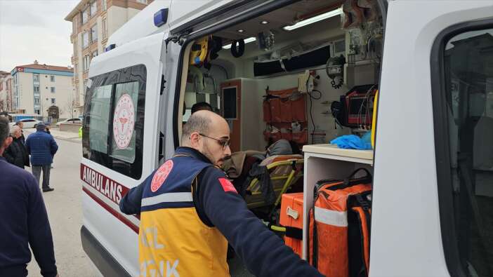 tarim-iscilerini-tasiyan-minibus-kaza-yapti-5-yarali