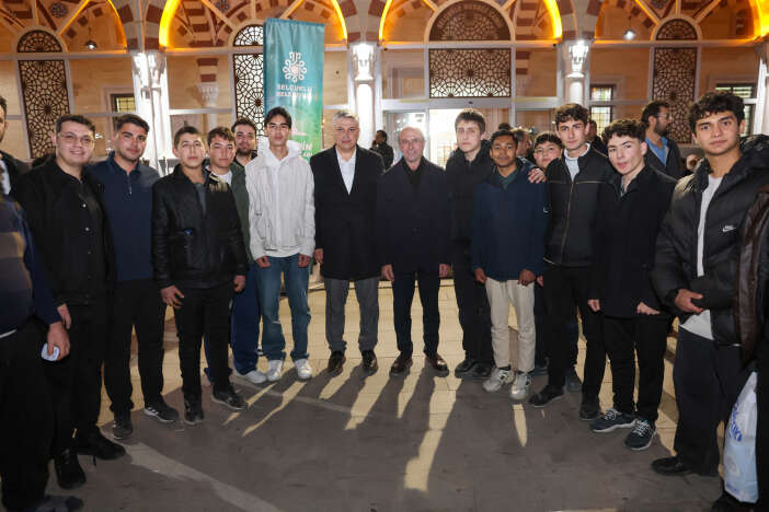 baskan-pekyatirmaci-konyalilarin-kadir-gecesi-coskusuna-ortak-oldu