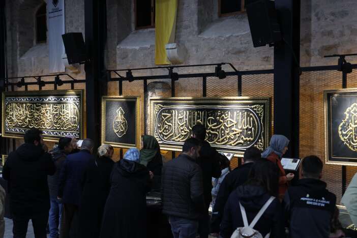 kadir-gecesi-konyadaki-peygamber-asiklarini-costurdu