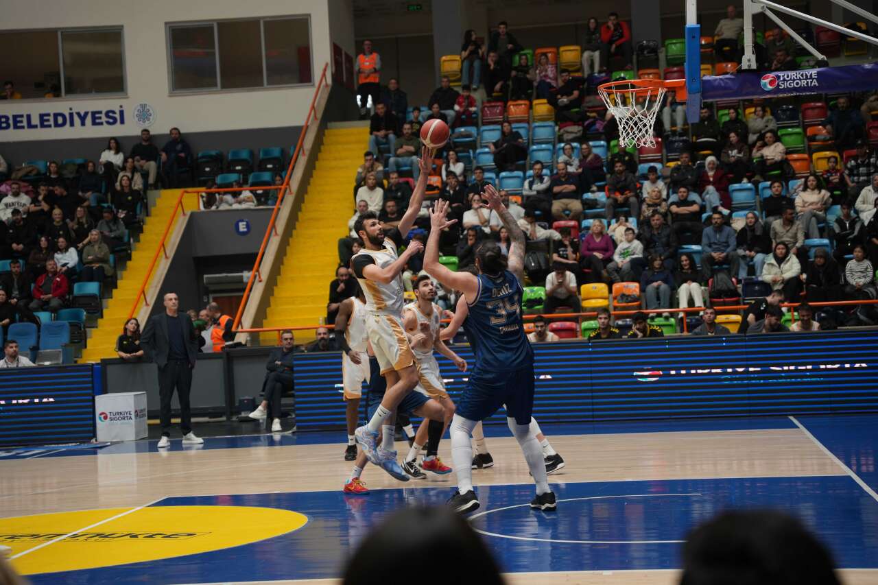 konya-buyuksehir-belediyespor-evinde-hata-yapmadi