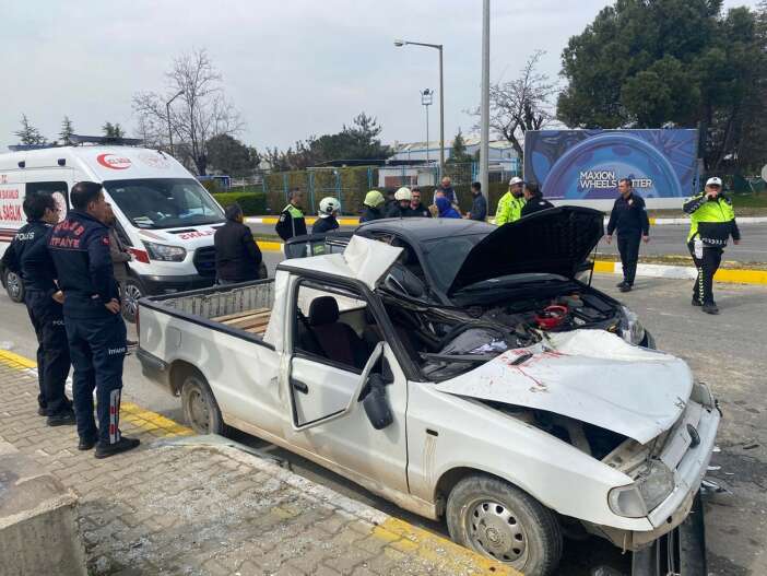 otomobil-kamyonete-carpti-zeki-kaya-hayatini-kaybetti